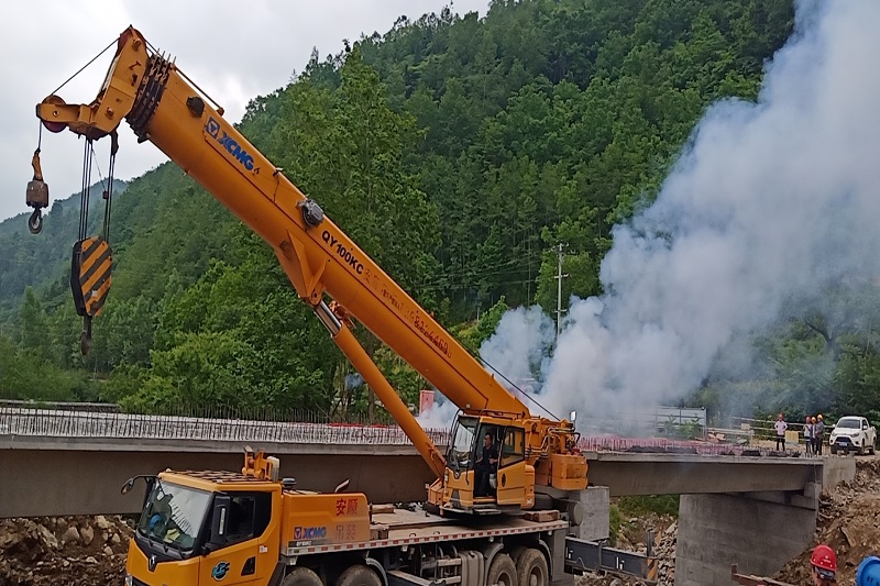 Çà´¨ÏØ·¿Ê¯ÏîÄ¿Êׯ¬Ô¤ÖÆÏäÁº¼ÜÉè˳ËìÍê³É